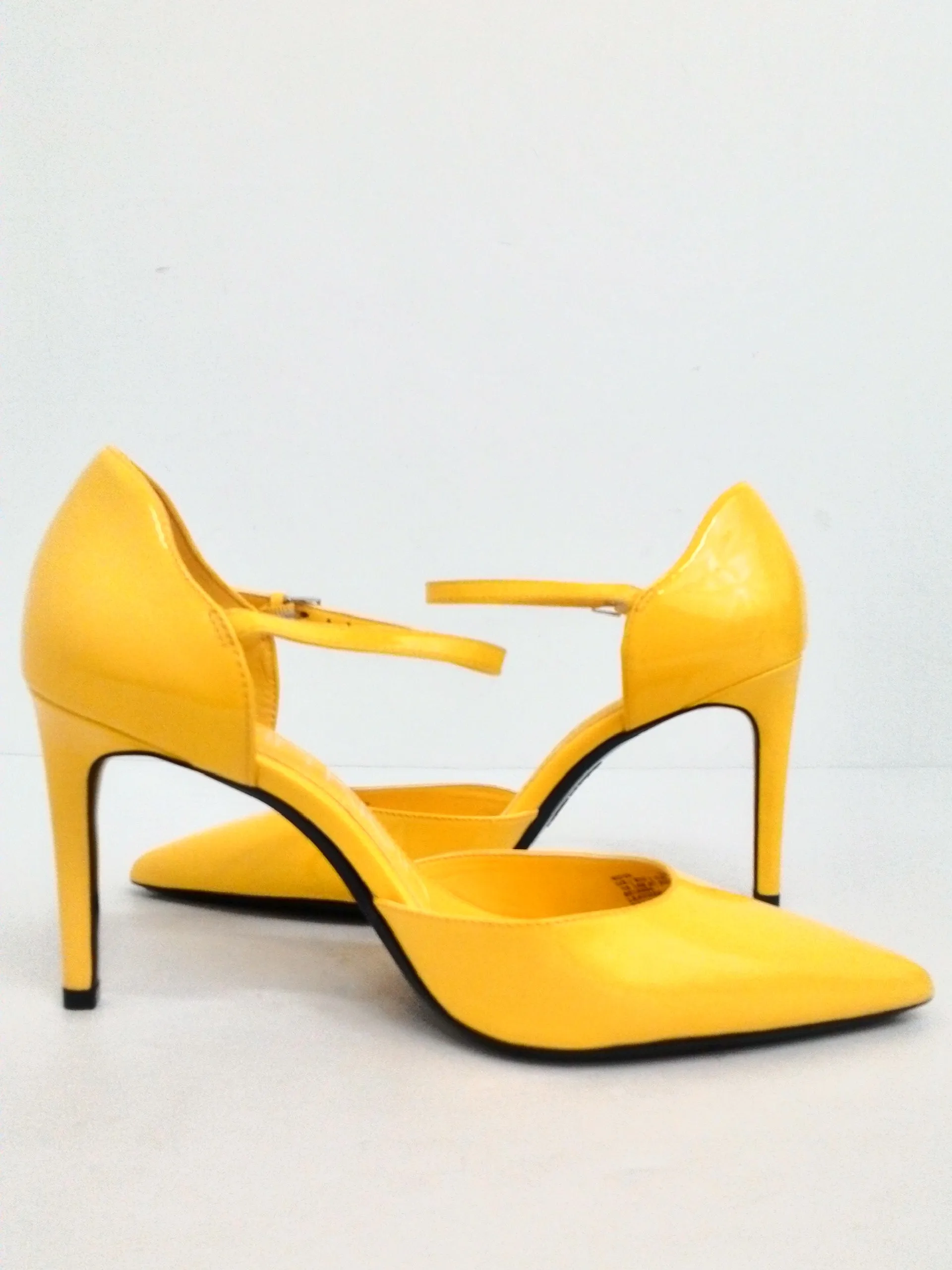 Calvin Klein Women's Roya Yellow Pups Size 10 M