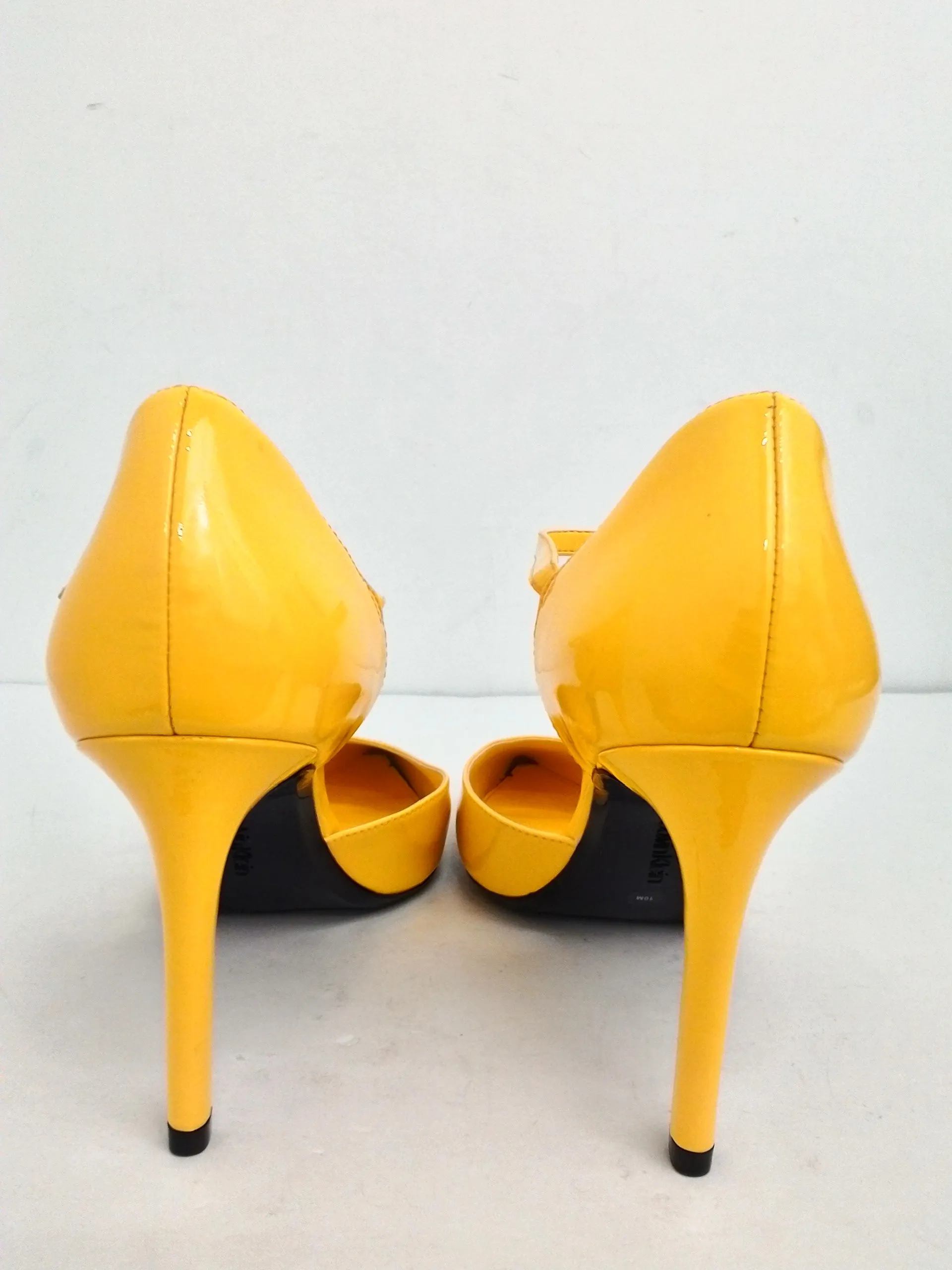 Calvin Klein Women's Roya Yellow Pups Size 10 M