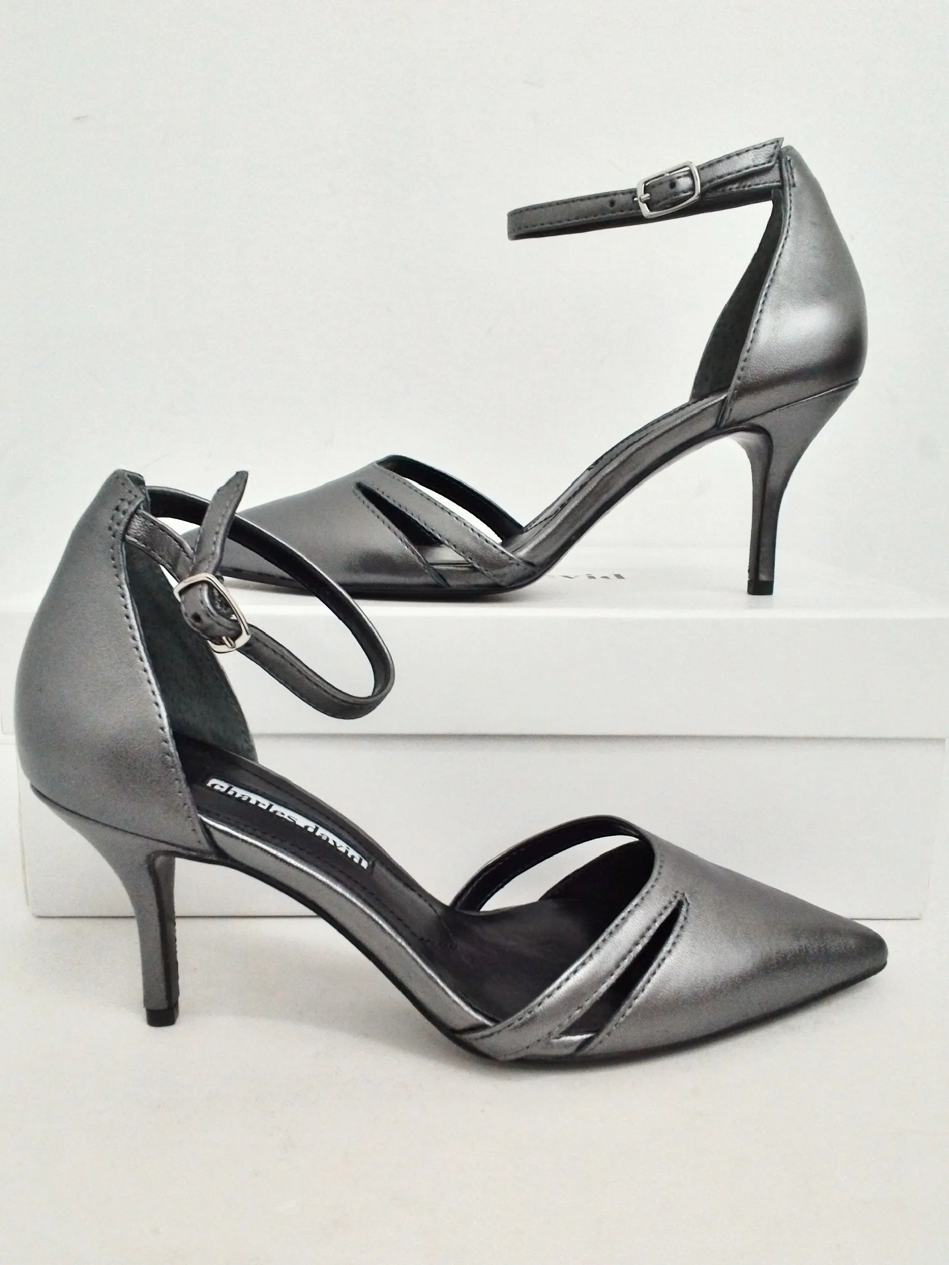 Charles David Women's Astrid Pewter Metallic Leather Upper Heels Size 6 M