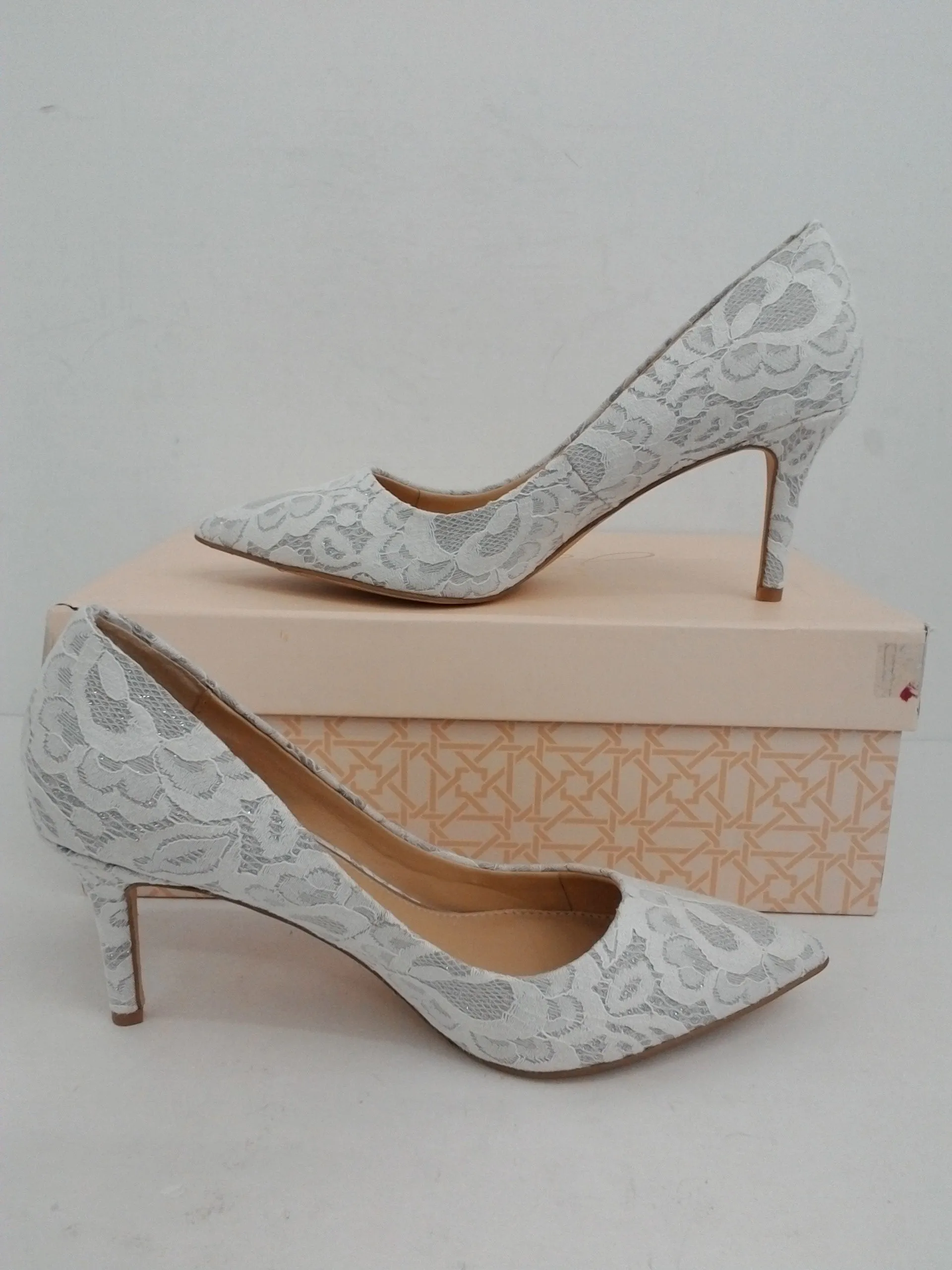 Jewel Badgley Mischka Women's White/Silver Heel Size 5.5