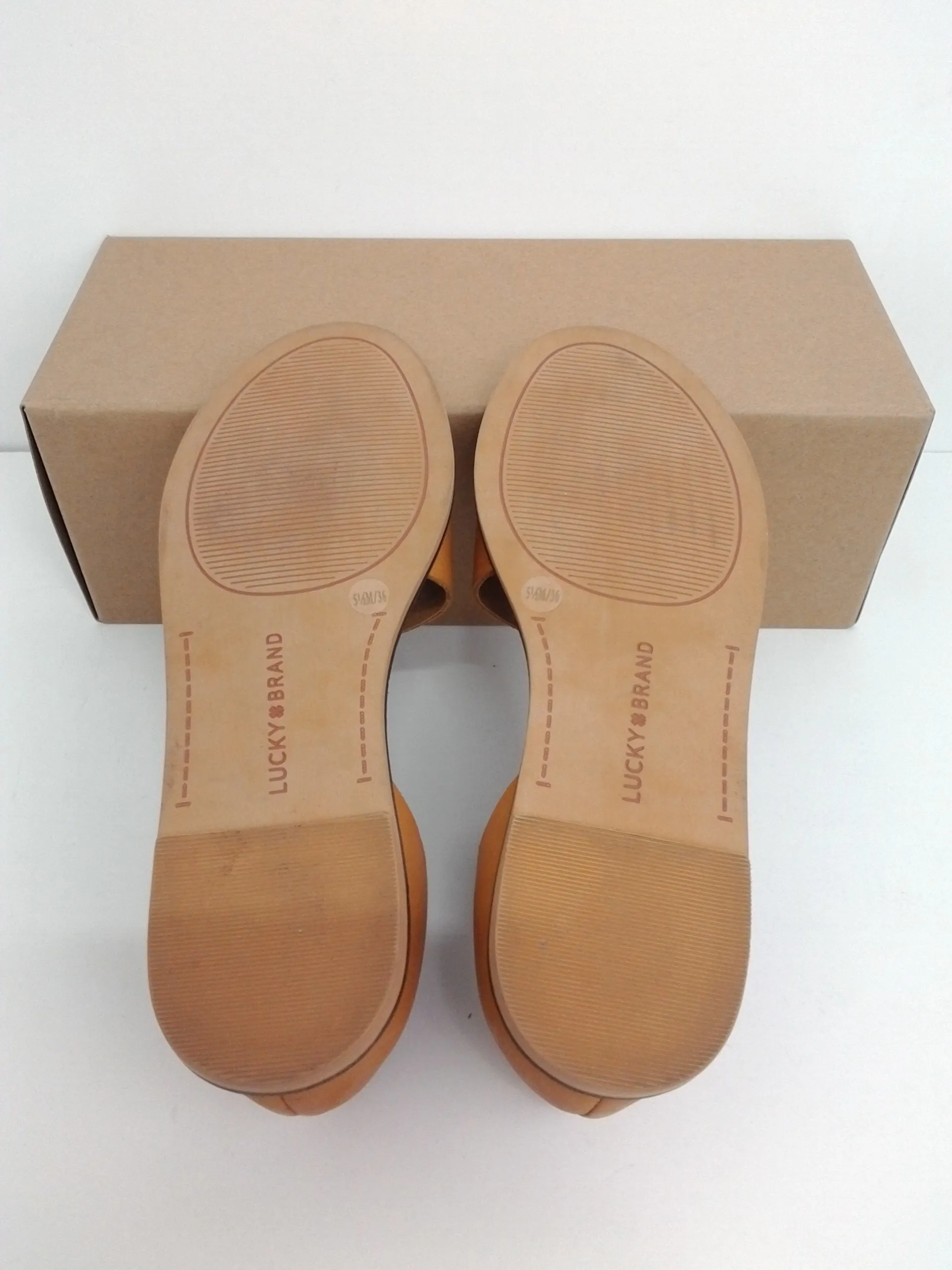 Lucky Brand LK Felicitas women. Leather upper. sandal. size 5.5 M