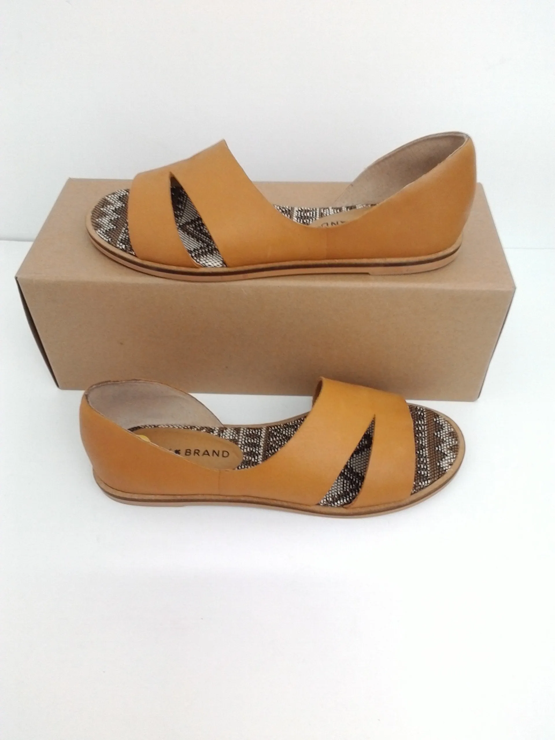 Lucky Brand LK Felicitas women. Leather upper. sandal. size 5.5 M