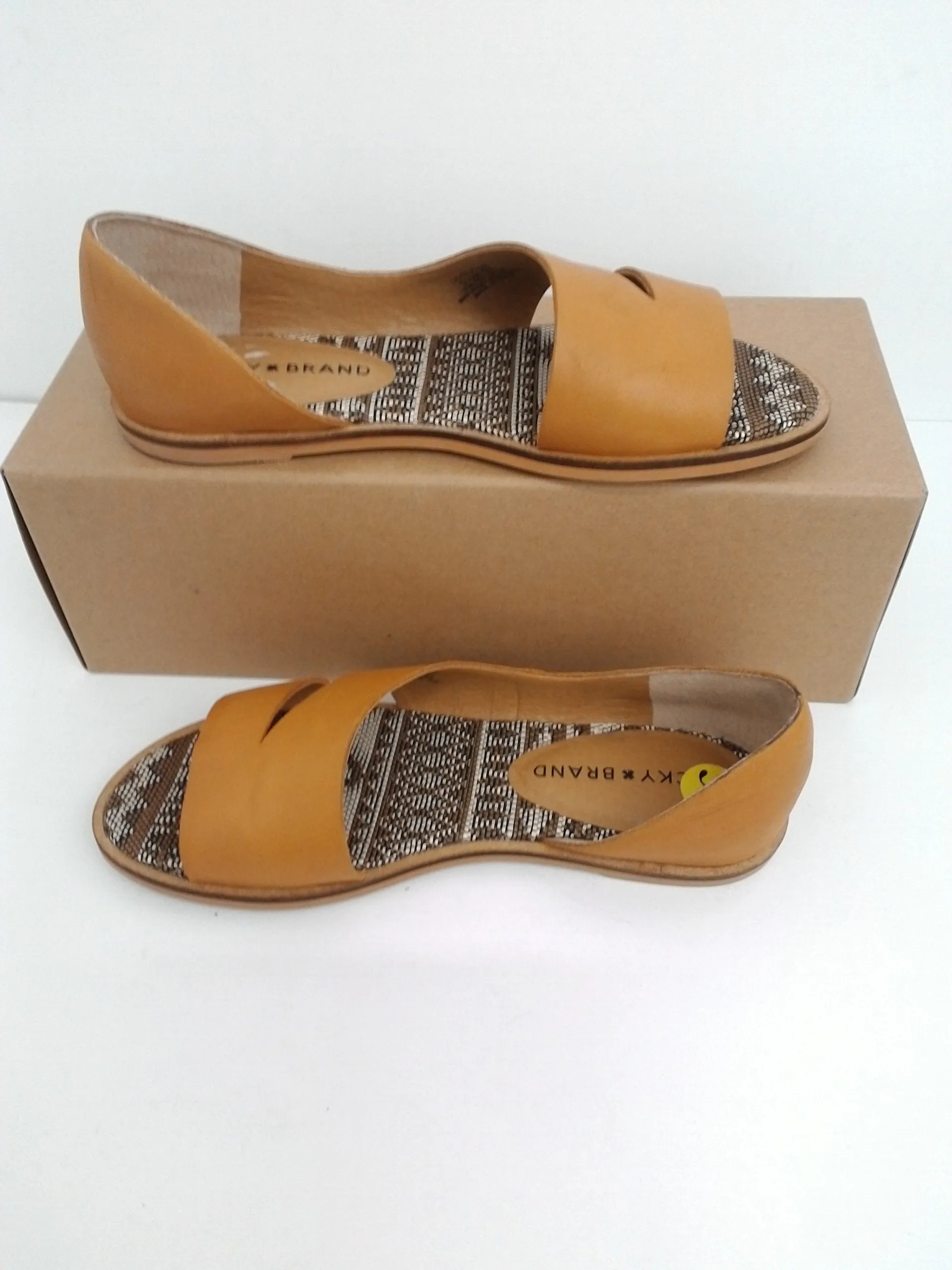 Lucky Brand LK Felicitas women. Leather upper. sandal. size 5.5 M